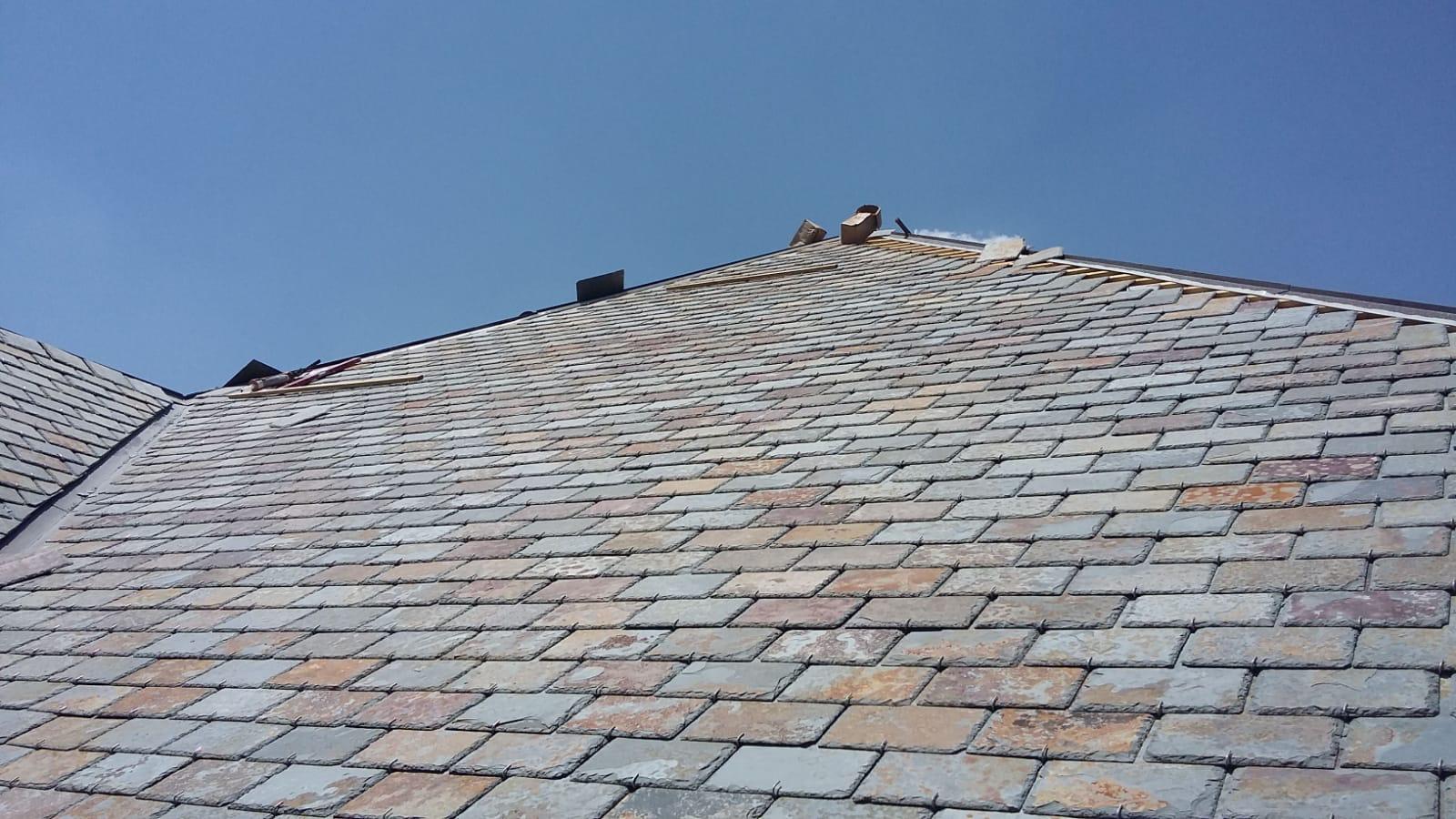 Reparación y mantenimiento en tejados de pizarra